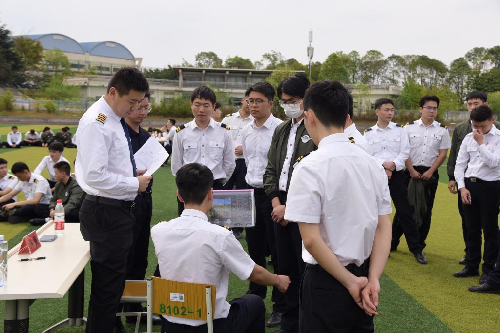 四川绵阳航空飞行学院图片